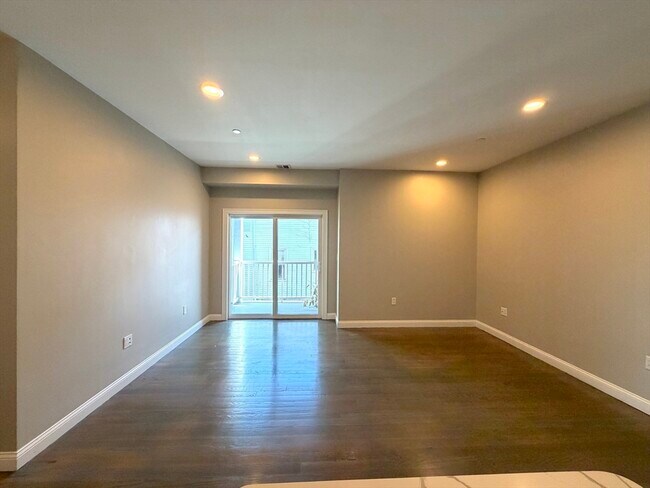 966 Hyde Park Ave in Boston, MA - Building Photo - Building Photo