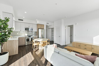 689 Catalina in Los Angeles, CA - Building Photo - Interior Photo