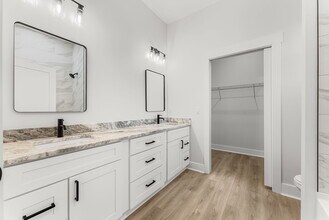 579 Lagoon Oaks Dr in Panama City, FL - Building Photo - Building Photo