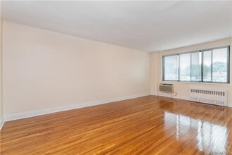 411 Bronx River Rd in Yonkers, NY - Building Photo - Building Photo