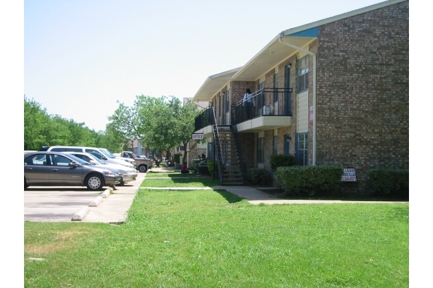 Gatewood Village Apartments in Garland, TX - Building Photo - Building Photo