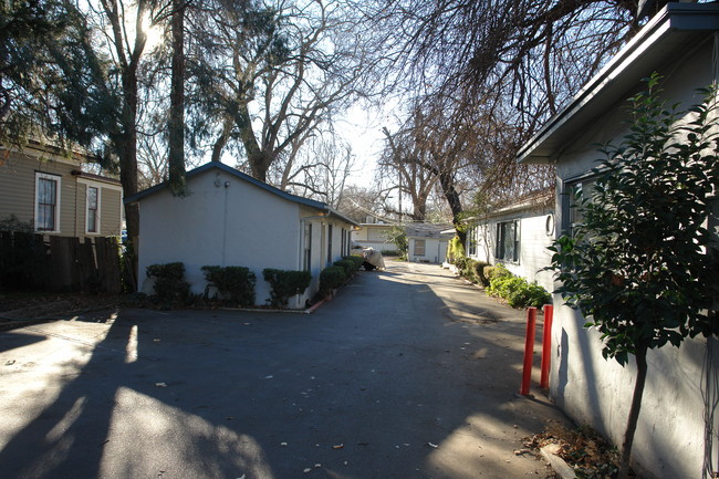 1731 Esplanade in Chico, CA - Foto de edificio - Building Photo