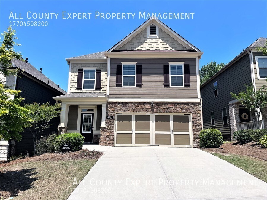 6512 Crosscreek Ln in Flowery Branch, GA - Building Photo