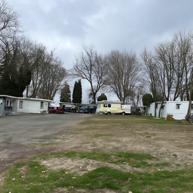 1029 Cedar Ave in Lewiston, ID - Building Photo - Building Photo