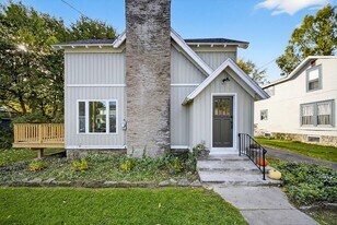 127 W Warrington Rd in Syracuse, NY - Building Photo