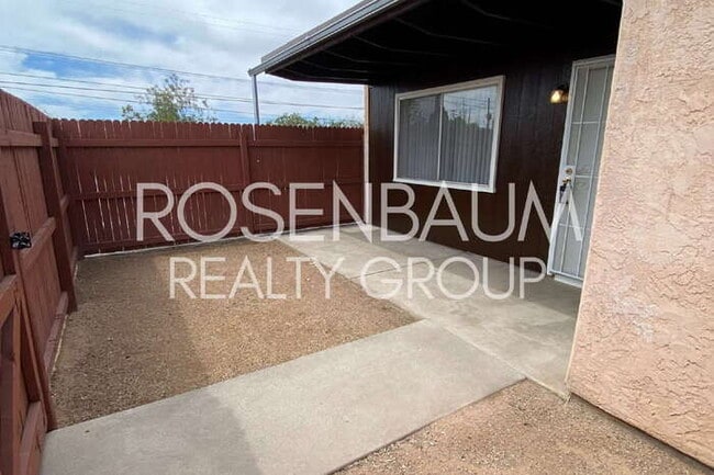 2625 N Alvernon Way in Tucson, AZ - Foto de edificio - Building Photo