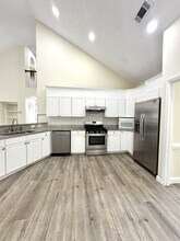 675 Manor Glen Dr in Suwanee, GA - Building Photo - Building Photo