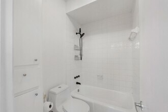 57 Foxhall Crescent Dr in Sugar Land, TX - Building Photo - Building Photo