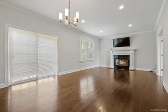 551 River Rd in Cos Cob, CT - Building Photo - Building Photo