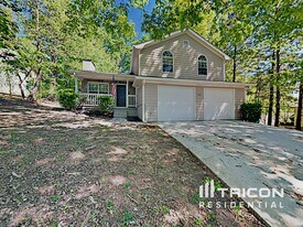 536 Woodstone Rd in Lithonia, GA - Building Photo