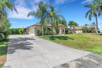12406 Lake Shalimar Dr in Bonita Springs, FL - Building Photo - Building Photo