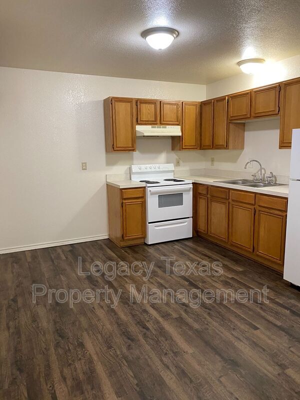 1110 Williams Ave in Cleburne, TX - Building Photo - Building Photo