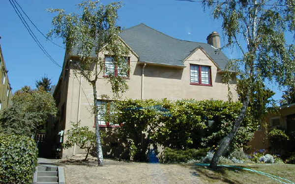 2745 Regent St in Berkeley, CA - Building Photo - Building Photo