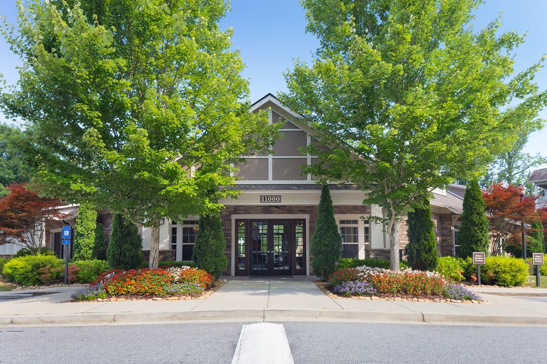 The Oaks at Johns Creek in Johns Creek, GA - Building Photo