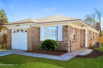 8338 Century Point Dr S in Jacksonville, FL - Building Photo - Building Photo