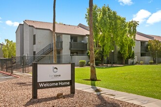 Bell Cove in Phoenix, AZ - Foto de edificio - Building Photo