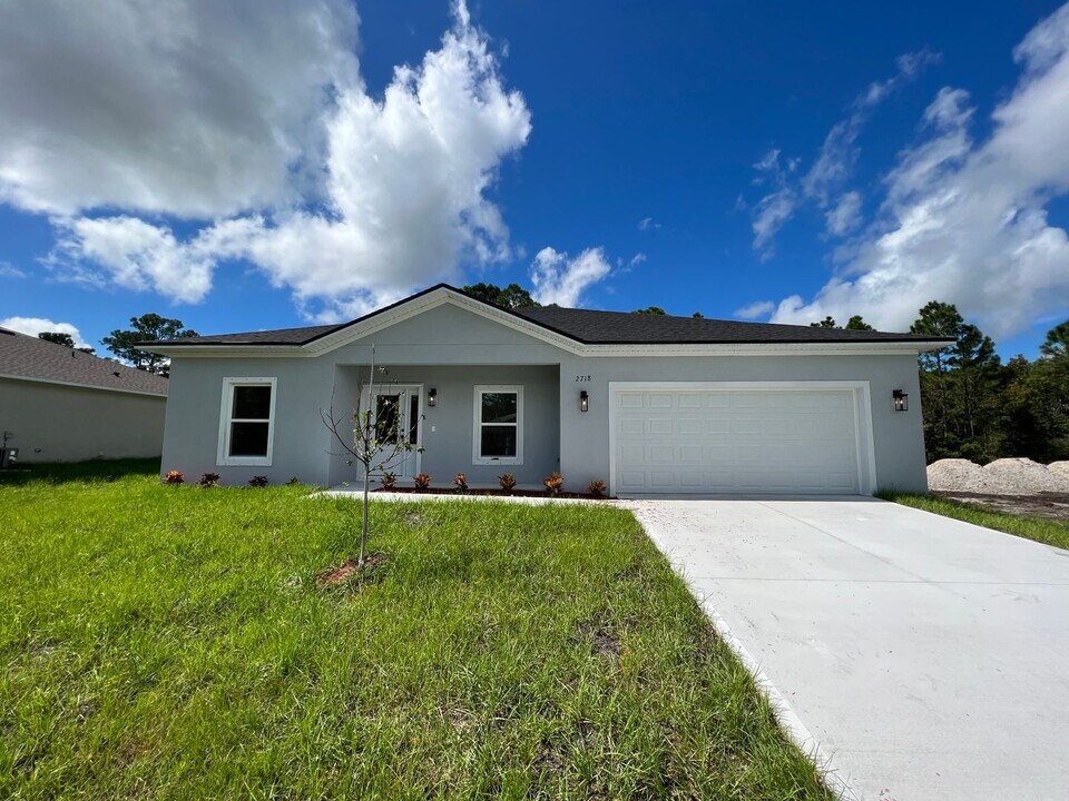 2718 Wright Ave SE in Palm Bay, FL - Foto de edificio