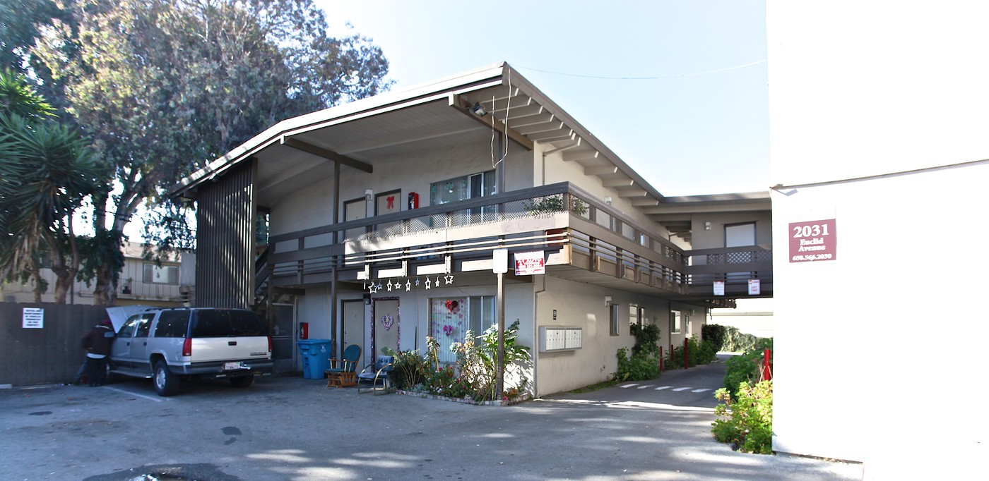 2031 Euclid Ave in East Palo Alto, CA - Building Photo