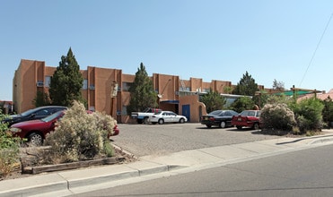 Mid Campus Apartments in Albuquerque, NM - Foto de edificio - Building Photo