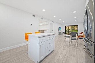 275 Gate Rd in Hollywood, FL - Building Photo - Building Photo