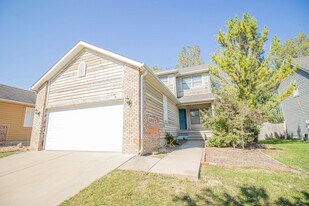 LARGE TOWNHOME CLOSE TO CAMPUS - LOTS OF SPACE! in West Lafayette, IN - Building Photo