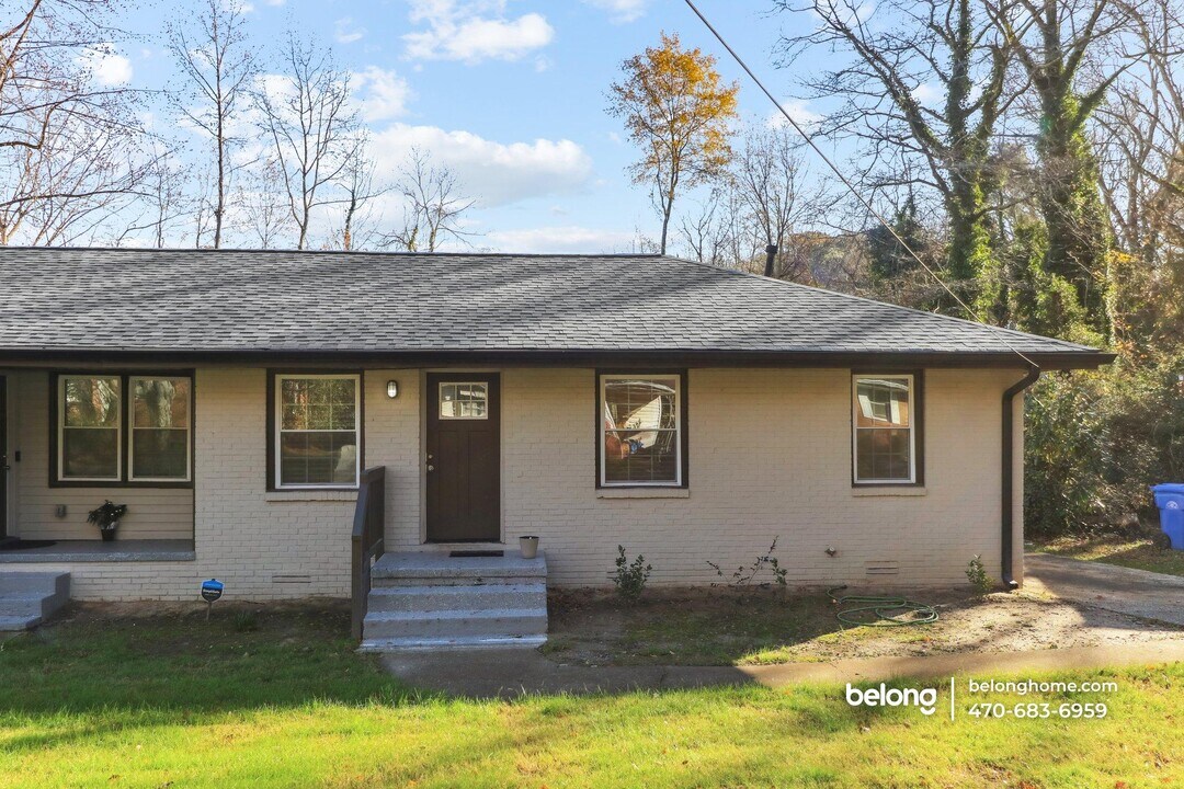 839 Commodore Dr NW in Atlanta, GA - Building Photo