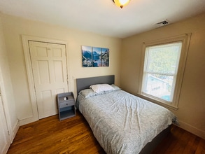 7 Hope St in Lincoln, RI - Foto de edificio - Building Photo