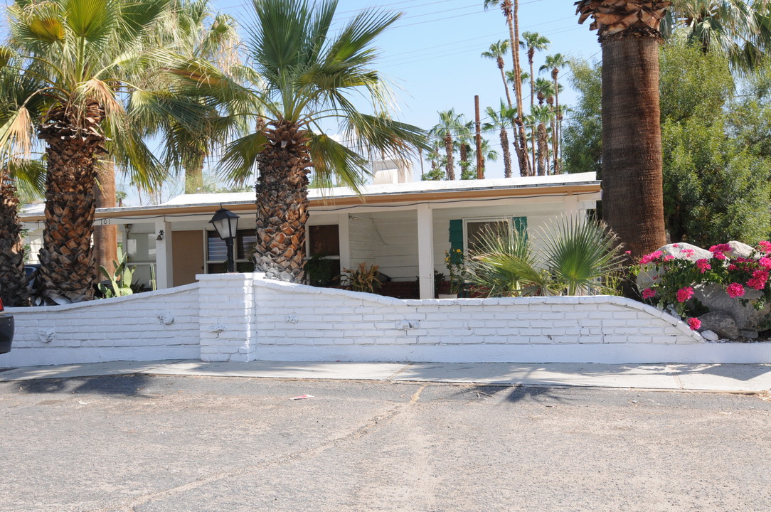 101-109 Canyon Rock in Palm Springs, CA - Building Photo