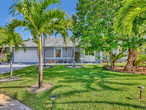 1950 Wisteria St in Wellington, FL - Foto de edificio - Building Photo