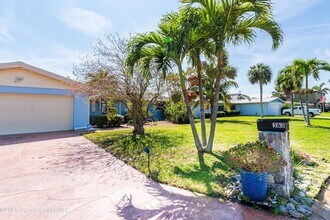 363 Harbor Dr in Cape Canaveral, FL - Building Photo - Building Photo