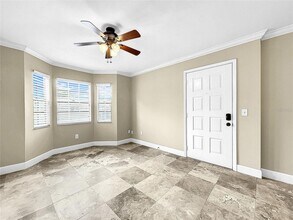 4513 S Oak Dr in Tampa, FL - Building Photo - Building Photo