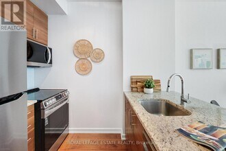 70 Forest Manor Rd in Toronto, ON - Building Photo - Building Photo