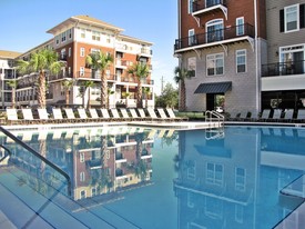 Flats at 4200 - STUDENT LIVING in Tampa, FL - Building Photo