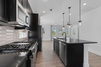 1310 Shaded Rock Dr in Missouri City, TX - Building Photo - Building Photo