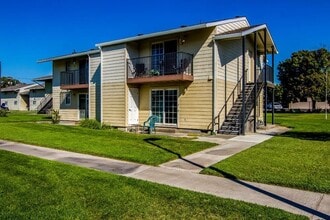 405 SW 11th St in Hermiston, OR - Building Photo - Building Photo