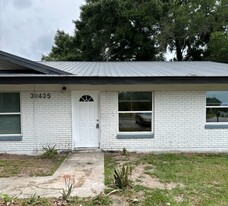 30435 Dubsdread Dr in Mount Plymouth, FL - Foto de edificio - Building Photo