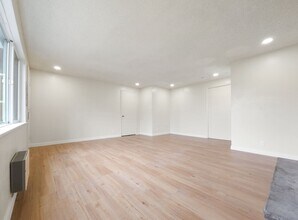 2020 Eastlake Ave E in Seattle, WA - Building Photo - Building Photo