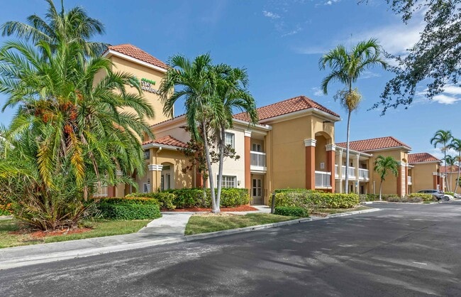 Furnished Studio-Boca Raton - Commerce in Boca Raton, FL - Foto de edificio - Building Photo