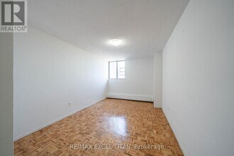5 Glamorgan Ave in Toronto, ON - Building Photo - Building Photo