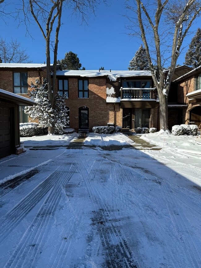 1082 Greenhills Dr in Ann Arbor, MI - Building Photo - Building Photo