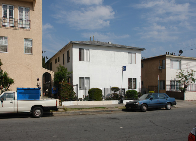 704 N Hobart Blvd in Los Angeles, CA - Building Photo - Building Photo