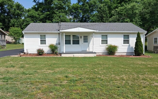1923 Woodmont Dr