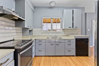 11131 Holly Hill Ln in Houston, TX - Building Photo - Building Photo