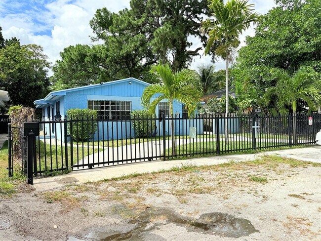 1130 Kasim St in Opa Locka, FL - Building Photo - Building Photo