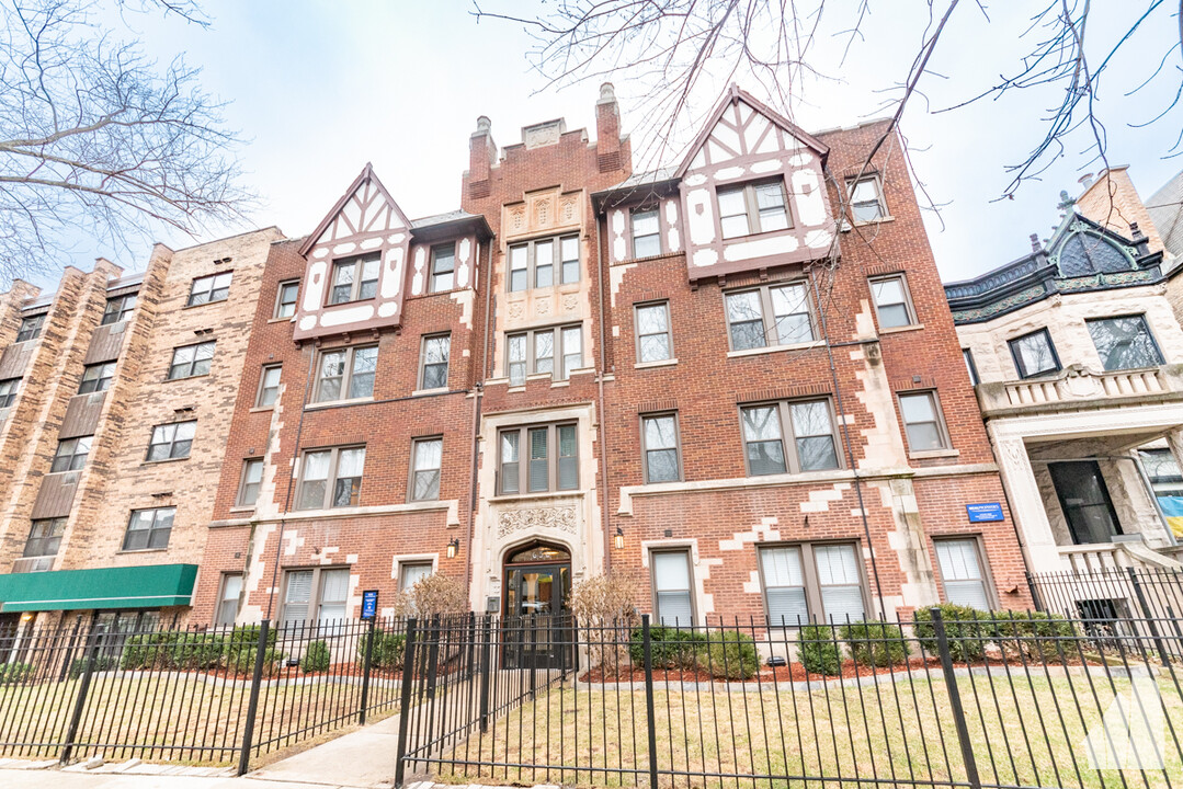 637 W Wrightwood Ave, Unit #204 in Chicago, IL - Foto de edificio