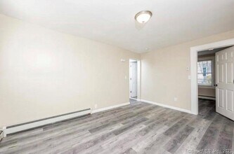 2818 Whitney Ave in Hamden, CT - Building Photo - Building Photo