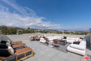 7428 Santa Monica Blvd in West Hollywood, CA - Building Photo