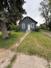 811 9th Ave SE in Jamestown, ND - Building Photo - Building Photo