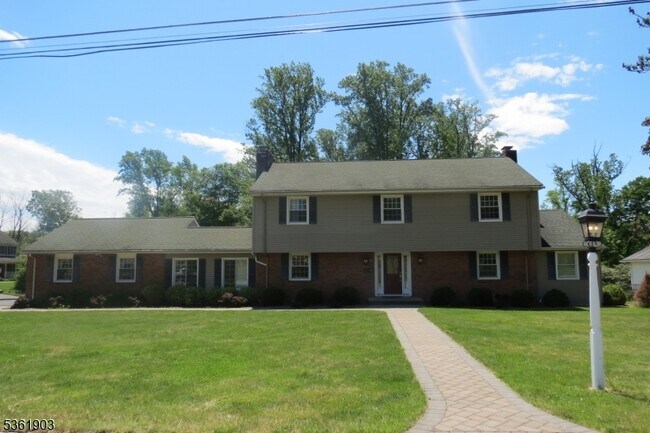 17 Glenwood Ave in Randolph, NJ - Foto de edificio - Building Photo