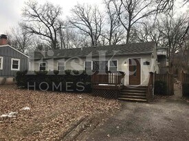 302 Pocahontas Trail in Lake In The Hills, IL - Building Photo